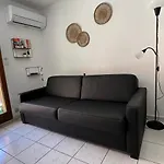 3 Pers Climatise Renove, Au Calme, Idealement Situe Proche St Raphael-st Tropez, Et Commerces A Pieds Daire Fréjus