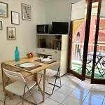 3 Pers Climatise Renove, Au Calme, Idealement Situe Proche St Raphael-st Tropez, Et Commerces A Pieds