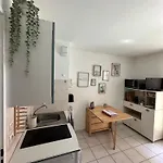 3 Pers Climatise Renove, Au Calme, Idealement Situe Proche St Raphael-st Tropez, Et Commerces A Pieds * Fréjus