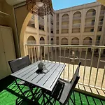 Daire 3 Pers Climatise Renove, Au Calme, Idealement Situe Proche St Raphael-st Tropez, Et Commerces A Pieds