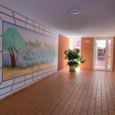 Διαμέρισμα 3 Pers Climatise Renove, Au Calme, Idealement Situe Proche St Raphael-st Tropez, Et Commerces A Pieds Fréjus