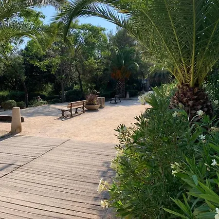 3 Pers Climatise Renove, Au Calme, Idealement Situe Proche St Raphael-st Tropez, Et Commerces A Pieds *
