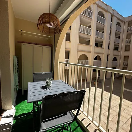 3 Pers Climatise Renove, Au Calme, Idealement Situe Proche St Raphael-st Tropez, Et Commerces A Pieds Fréjus